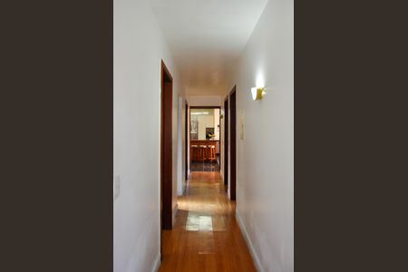 Corredor de casa à venda com 2 quartos, 323m² em Tristeza, Porto Alegre