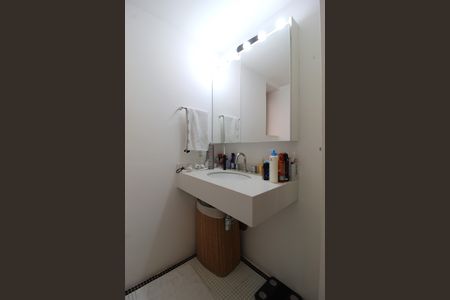 Banheiro da Suíte de apartamento para alugar com 1 quarto, 60m² em Vila Nova Conceição, São Paulo