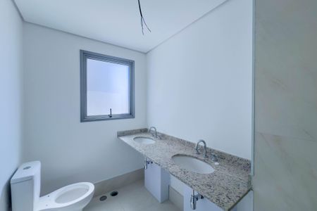 Apartamento à venda com 131m², 3 quartos e 2 vagas Apartamento à venda com 131m², 3 quartos e 2 vagasBanheiro da Suíte 1