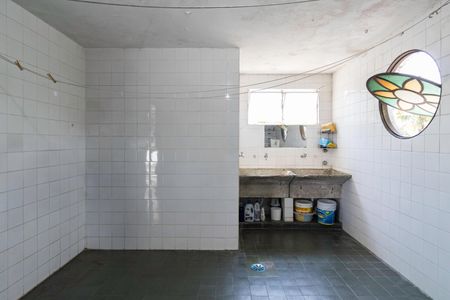 Casa à venda com 750m², 5 quartos e 4 vagas Casa à venda com 750m², 5 quartos e 4 vagasÁrea de Serviço