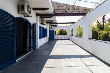 Casa à venda com 750m², 5 quartos e 4 vagas Casa à venda com 750m², 5 quartos e 4 vagasÁrea Externa