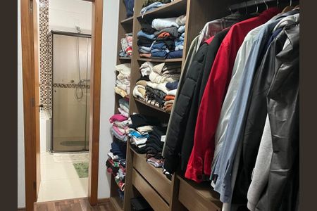 Casa à venda com 190m², 3 quartos e 2 vagasSuíte