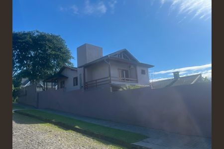 Casa à venda com 190m², 3 quartos e 2 vagasFachada