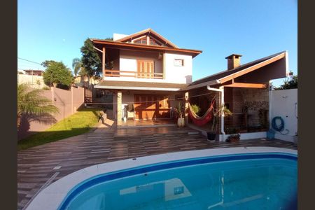 Casa à venda com 190m², 3 quartos e 2 vagasPiscina