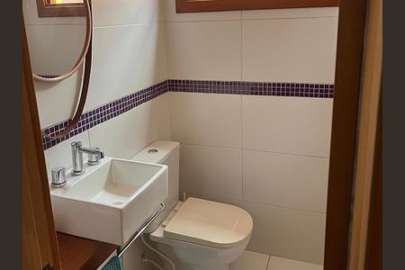 Casa à venda com 190m², 3 quartos e 2 vagasLavabo