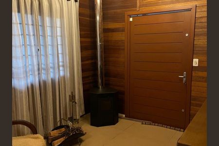 Casa à venda com 190m², 3 quartos e 2 vagasSala