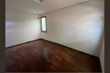 Casa para alugar com 583m², 4 quartos e 4 vagas Casa para alugar com 583m², 4 quartos e 4 vagasQuarto