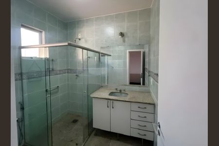 Casa para alugar com 583m², 4 quartos e 4 vagas Casa para alugar com 583m², 4 quartos e 4 vagasBanheiro