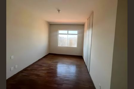 Casa para alugar com 583m², 4 quartos e 4 vagas Casa para alugar com 583m², 4 quartos e 4 vagasQuarto