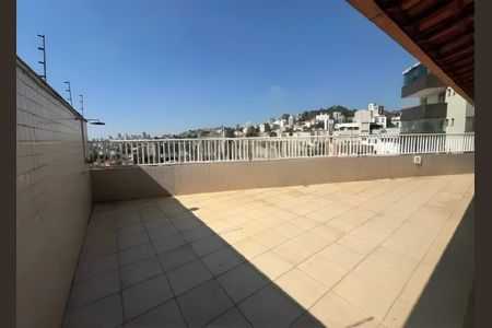 Casa para alugar com 583m², 4 quartos e 4 vagas Casa para alugar com 583m², 4 quartos e 4 vagasVaranda
