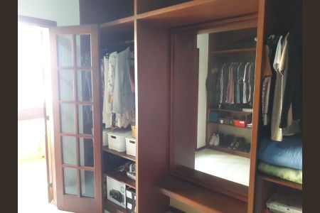 Casa à venda com 547m², 4 quartos e 5 vagas Casa à venda com 547m², 4 quartos e 5 vagasSuíte 1