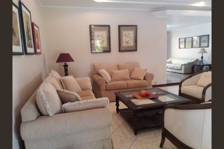 Casa à venda com 547m², 4 quartos e 5 vagas Casa à venda com 547m², 4 quartos e 5 vagasSala