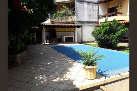 Casa à venda com 547m², 4 quartos e 5 vagas Casa à venda com 547m², 4 quartos e 5 vagasÁrea comum