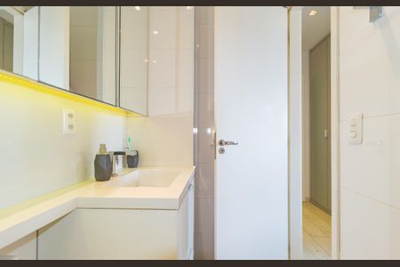 Apartamento à venda com 84m², 2 quartos e 2 vagas Apartamento à venda com 84m², 2 quartos e 2 vagasBanheiro da Suíte