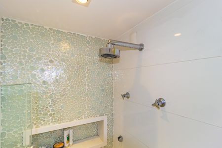 Apartamento à venda com 84m², 2 quartos e 2 vagas Apartamento à venda com 84m², 2 quartos e 2 vagasBanheiro da Suíte