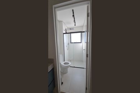 Banheiro de apartamento para alugar com 1 quarto, 48m² em Parque Campolim, Sorocaba