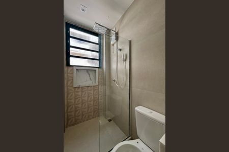 Banheiro social de apartamento à venda com 1 quarto, 37m² em Copacabana, Rio de Janeiro