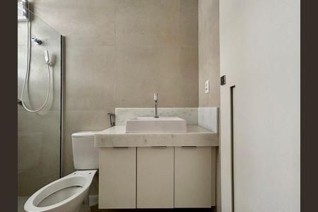 Banheiro social de apartamento à venda com 1 quarto, 37m² em Copacabana, Rio de Janeiro