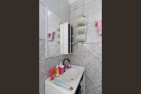 Casa à venda com 64m², 2 quartos e 4 vagasBanheiro - Casa 2