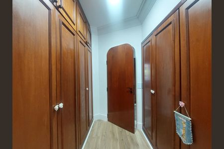 Apartamento à venda com 280m², 4 quartos e 4 vagas Apartamento à venda com 280m², 4 quartos e 4 vagasSuíte 3