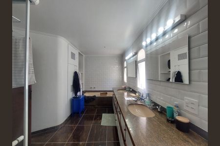 Apartamento à venda com 280m², 4 quartos e 4 vagas Apartamento à venda com 280m², 4 quartos e 4 vagasBanheiro da Suíte 4