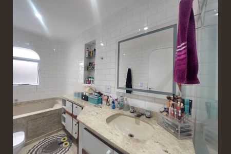 Apartamento à venda com 280m², 4 quartos e 4 vagas Apartamento à venda com 280m², 4 quartos e 4 vagasBanheiro da Suíte 3