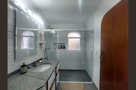 Apartamento à venda com 280m², 4 quartos e 4 vagas Apartamento à venda com 280m², 4 quartos e 4 vagasBanheiro da Suíte 1