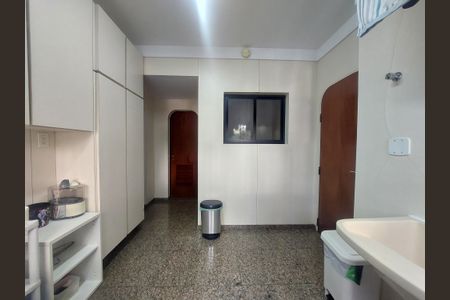 Apartamento à venda com 280m², 4 quartos e 4 vagas Apartamento à venda com 280m², 4 quartos e 4 vagasÁrea de Serviço
