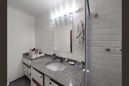 Apartamento à venda com 280m², 4 quartos e 4 vagas Apartamento à venda com 280m², 4 quartos e 4 vagasBanheiro da Suíte 1