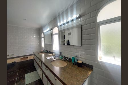 Apartamento à venda com 280m², 4 quartos e 4 vagas Apartamento à venda com 280m², 4 quartos e 4 vagasBanheiro da Suíte 4