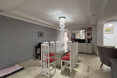 Casa à venda com 277m², 3 quartos e 3 vagasSala