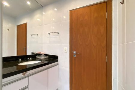 Apartamento à venda com 260m², 4 quartos e 5 vagasBanheiro 1