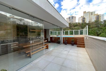 Apartamento à venda com 260m², 4 quartos e 5 vagasCobertura
