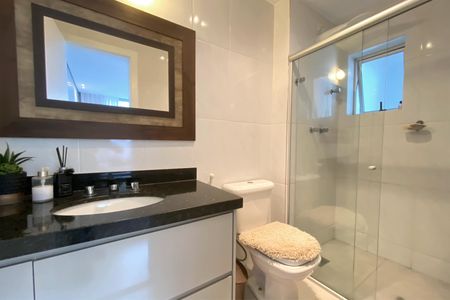 Apartamento à venda com 260m², 4 quartos e 5 vagasBanheiro 2