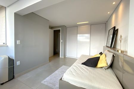 Apartamento à venda com 260m², 4 quartos e 5 vagasQuarto 3