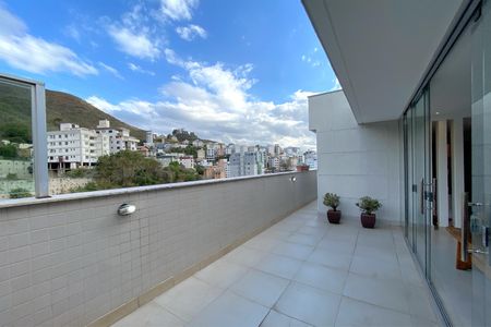Apartamento à venda com 260m², 4 quartos e 5 vagasCobertura