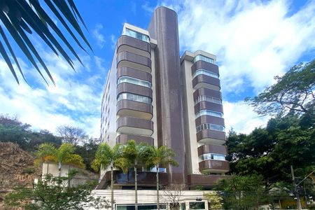 Apartamento à venda com 260m², 4 quartos e 5 vagasFachada
