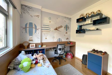 Apartamento à venda com 260m², 4 quartos e 5 vagasQuarto 2