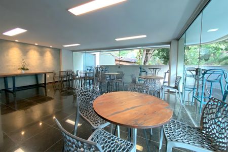 Apartamento à venda com 260m², 4 quartos e 5 vagasÁrea comum - Salão de festas