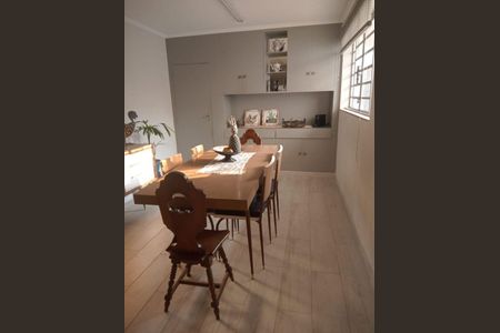 Casa à venda com 4 quartos, 243m² em Indianópolis, São Paulo
