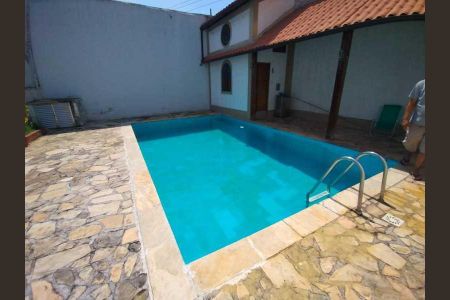 Casa à venda com 348m², 4 quartos e 4 vagas