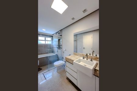 Casa para alugar com 250m², 4 quartos e 2 vagas Casa para alugar com 250m², 4 quartos e 2 vagasBanheiro da Suíte