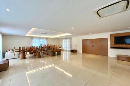 Apartamento à venda com 108m², 3 quartos e 2 vagas Apartamento à venda com 108m², 3 quartos e 2 vagasÁrea comum - Salão de festas