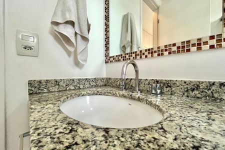 Apartamento à venda com 108m², 3 quartos e 2 vagas Apartamento à venda com 108m², 3 quartos e 2 vagasBanheiro da Suíte
