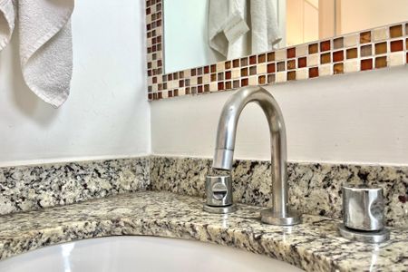 Apartamento à venda com 108m², 3 quartos e 2 vagas Apartamento à venda com 108m², 3 quartos e 2 vagasBanheiro da Suíte