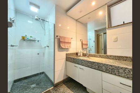 Apartamento à venda com 170m², 4 quartos e 2 vagas Apartamento à venda com 170m², 4 quartos e 2 vagasBanheiro Social