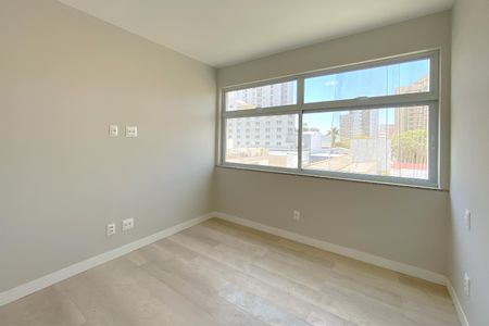 Apartamento à venda com 205m², 4 quartos e 2 vagas Apartamento à venda com 205m², 4 quartos e 2 vagasQuarto 3