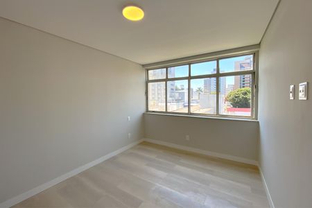 Apartamento à venda com 205m², 4 quartos e 2 vagas Apartamento à venda com 205m², 4 quartos e 2 vagasSuíte 2