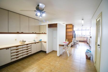 Apartamento para alugar com 589m², 4 quartos e 3 vagas Apartamento para alugar com 589m², 4 quartos e 3 vagasCozinha