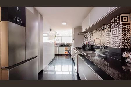Apartamento à venda com 170m², 3 quartos e 2 vagas Apartamento à venda com 170m², 3 quartos e 2 vagasCozinha e Área de Serviço